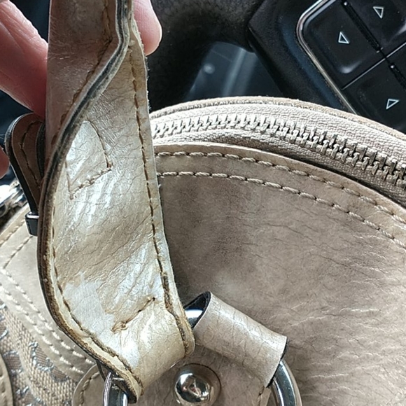 Guess Large Shoulder Bag - Picture 9 of 13